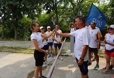 Мадлен Радуканова прие пламтящия факел на границата ни в Брегово от