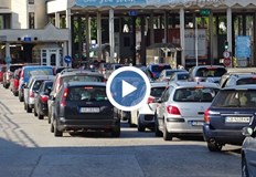 Колони се образуваха още в 05 00 ч Километрична опашка от автомобили