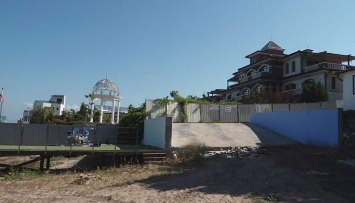 Постройката беше обявена за незаконна от ВАС през април