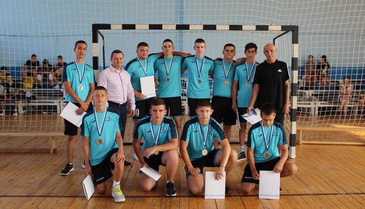 Младежите получиха медали за успехите си, а старши треньорът им Илко Канатов бе награден с плакет „Заслужил треньор“