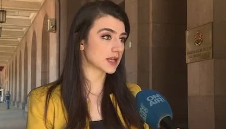 "Личността на Кирил Петков доказа, че има какво да даде на българската политика", категорична бе тя