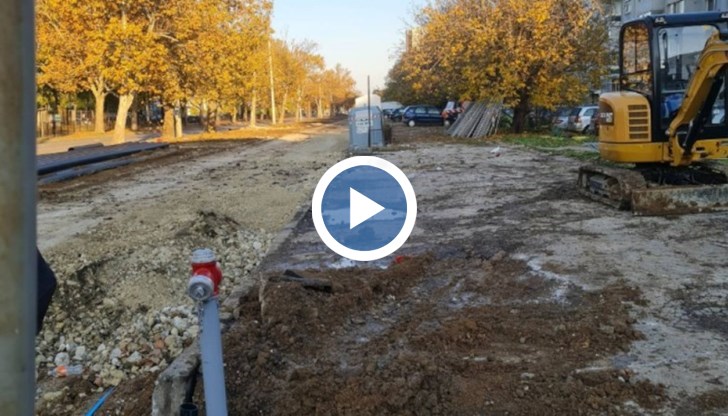 Хората споделят, че е невъзможно да се придвижват с автомобили до домовете си, тъй като всички улици са разбити