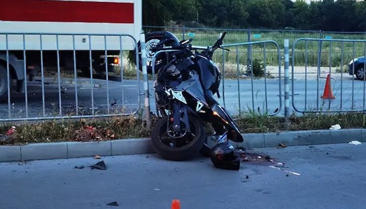 Ударил се е с висока скорост в предпазните мантинели