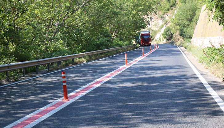 Монтират ограничителни колчета, които при удар се огъват Монтират ограничителни колчета, които при удар се огъват