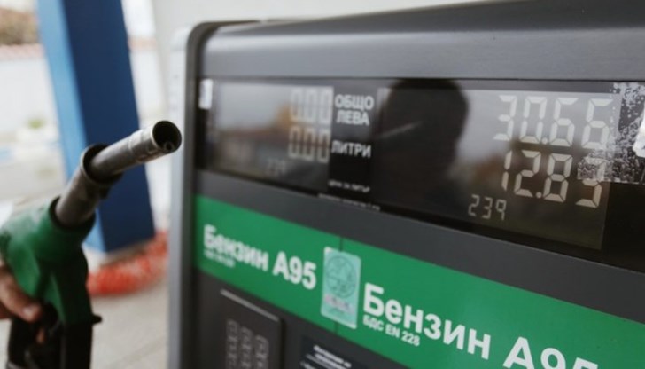 Цената на обикновените бензин и дизел може да падне с до 30 стотинки на литър