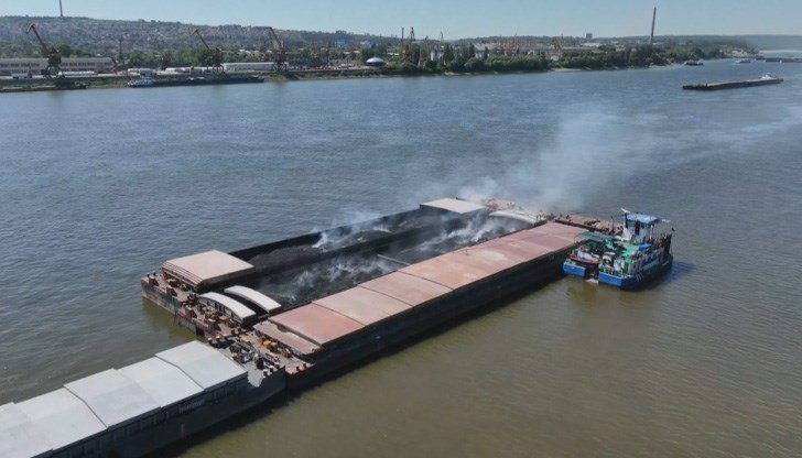 Два от шлеповете с въглища горят от няколко дни, и до този момент единствено се поливаха с вода