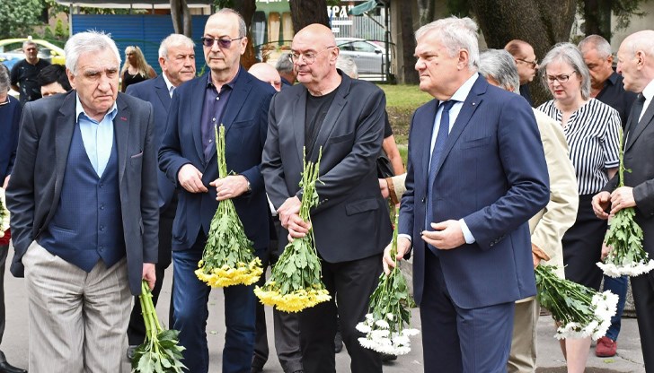 Със смъртта на Виктор Вълков приключва  и т. нар. кръг “Монтерей”.