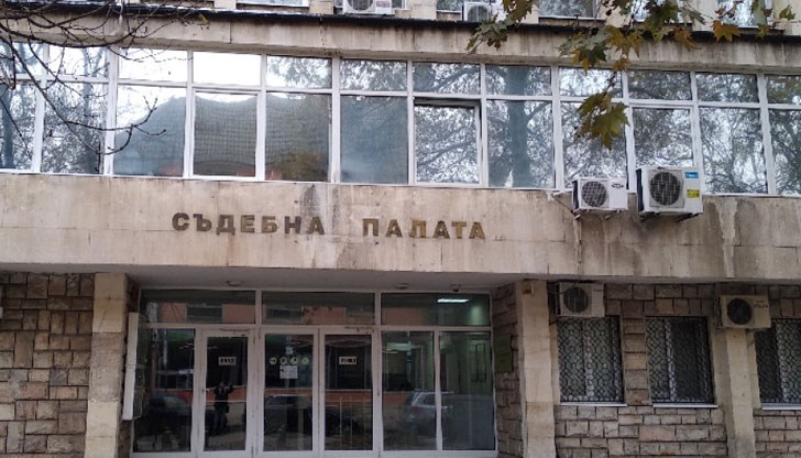 Решил да се занимава с „телефонни измами“, като за целта в края на 2018 г. публикувал обява в интернет за предлагане на работа за куриер Решил да се занимава с „телефонни измами“, като за целта в края на 2018 г. публикувал обява в интернет за предлагане на работа за куриер