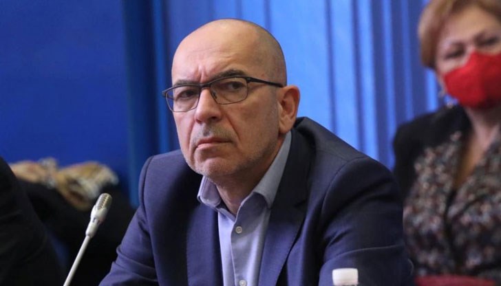 Посочи, че проф. Панайот Куртев, който е назначен на негово място начело на Онкологията в София, е подал сигнала срещу него