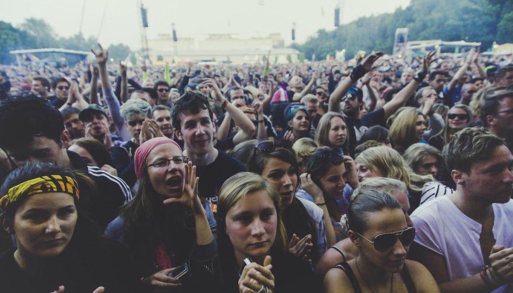 Тя остава в болница, където лекарите следят състоянието й Тя остава в болница, където лекарите следят състоянието й