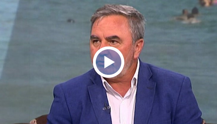 По думите му в момента вирусът все повече придобива характеристиките на сезонен грип