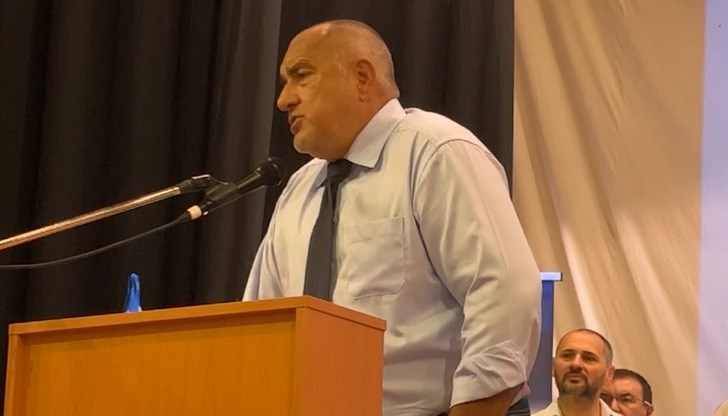 Няма ли конфликт на интереси между Кирил Петков, Лена Бориславова и шефа на парламента?, пита лидерът на ГЕРБ