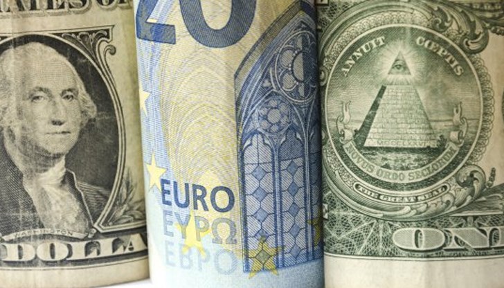 Инвеститорите се отдръпват от рисковите активи и предпочитат долара