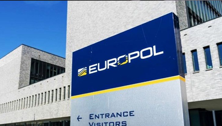 Вчера председателят на Европол обяви, че разполага с информация за нелегален износ на оръжия, включително тежки, от Украйна за Европа