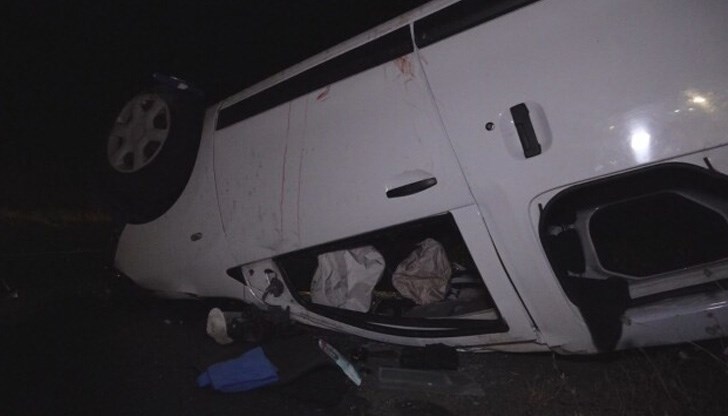 Два автомобила са се ударили челно