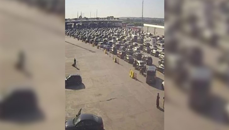 Граничният пункт ГКПП Капитан Андреево - Капъкуле е задръстен от автомобили