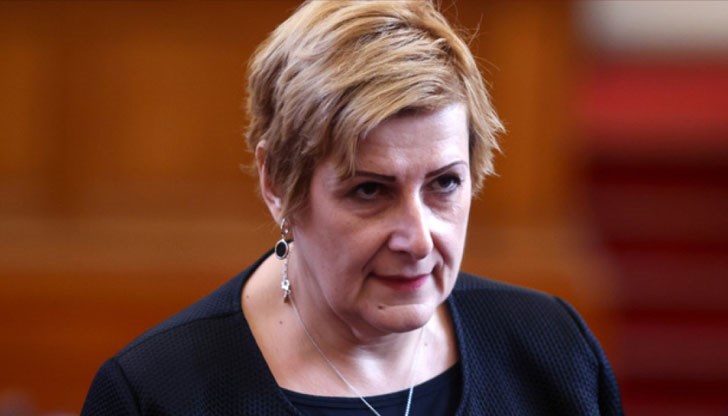 Призовавам политиците да загърбят тясно партийните си интереси и да помислят за българския народ, заяви адвокатката