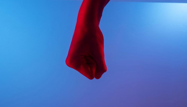 Побоят е нанесен от трима души с микробус, които били изпреварени от автобуса и това ги вбесило... Побоят е нанесен от трима души с микробус, които били изпреварени от автобуса и това ги вбесило...