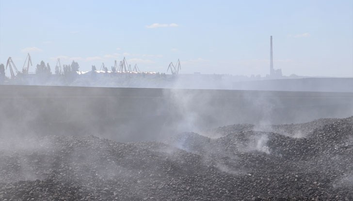 Оказва се, че огънят е засегнал около 2400 тона въглища