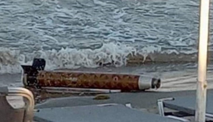 Екип на Военноморската база в Атия е пристигнал на място