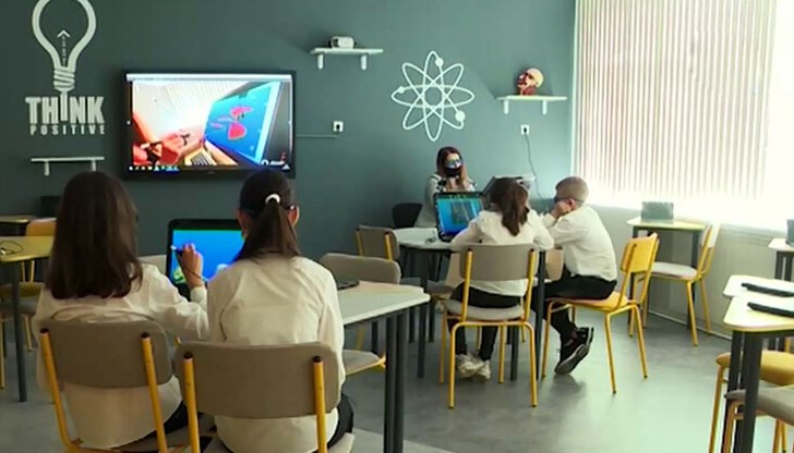 Това може да стане чрез изграждане на СТЕМ-кабинети