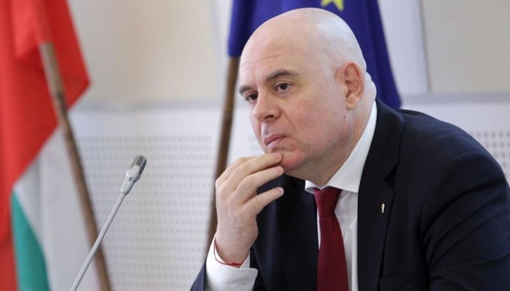 Нагло лъжат цялото общество Нагло лъжат цялото общество