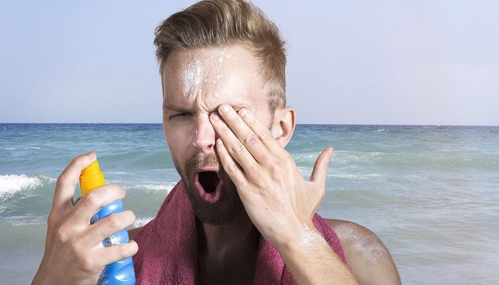 Когато използвате спрей, голяма част от него отива във въздуха, а не върху кожата, така че имате по-малко защита, обясни дерматолог