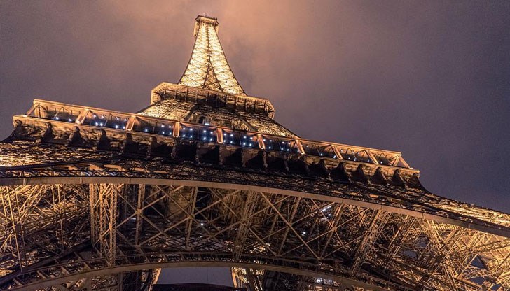 В окаяно състояние е, ръждясва прогресивно В окаяно състояние е, ръждясва прогресивно