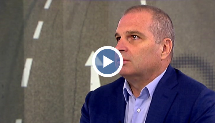 „Колата се счупи, в момента, в който ПП започна да се налага за почти всяко решение, което искаше да се вземе без да подхожда коалиционно и без да цени мнението на по-малкия партньор”, добави той