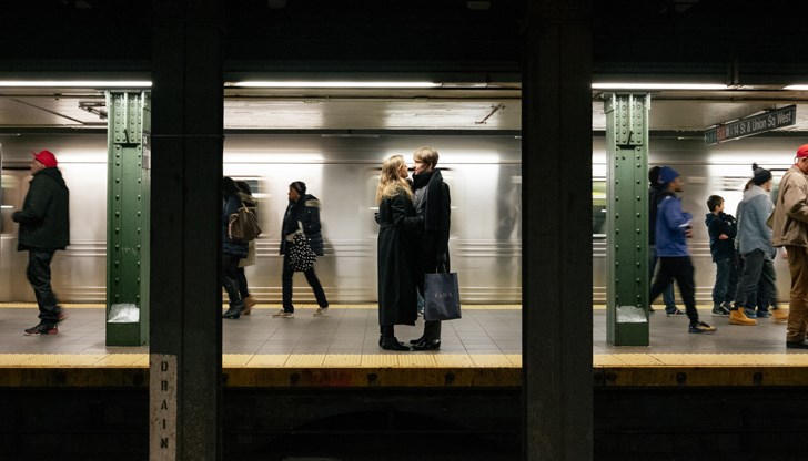 Изложбата „In transit – портрети от нюйоркското метро“ на Делян Вълчев