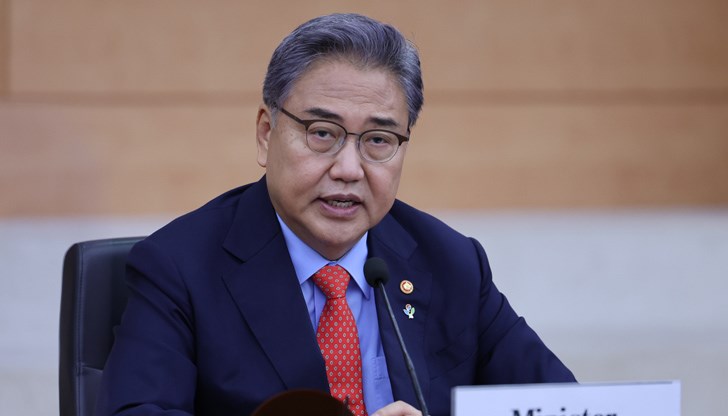Парк Джин, външен министър в южнокорейскoто правителството, каза, че Северна Корея е приключила подготовката за своя първи ядрен опит