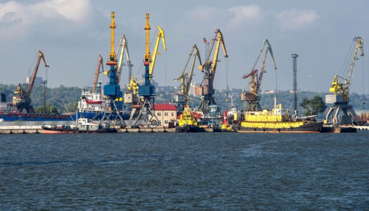 Собствениците на кораба "Царевна" успокоиха, че действията на проруските власти не засягат българския плавателен съд