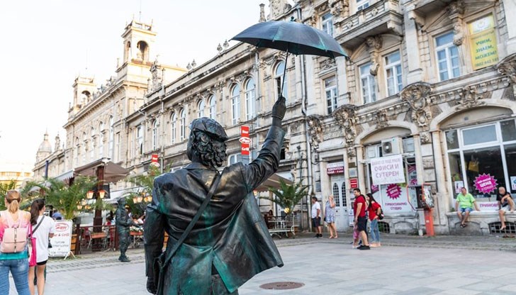 Фестивал на торта Гараш, живи статуи и още много изненади очакват русенци в края на лятото Фестивал на торта Гараш, живи статуи и още много изненади очакват русенци в края на лятото