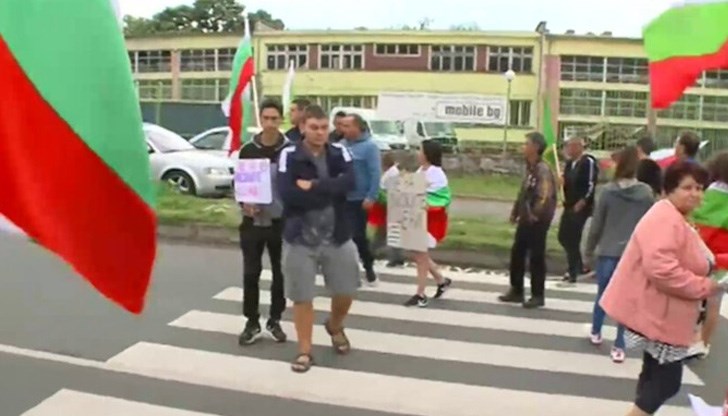 Те се заканиха, че протестът им ще продължи до 12 часа Те се заканиха, че протестът им ще продължи до 12 часа
