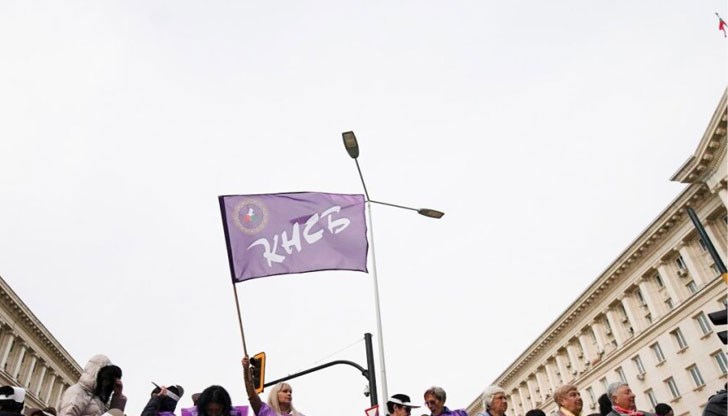 Той е в защита на уволнената им шефка Миглена Трифонова