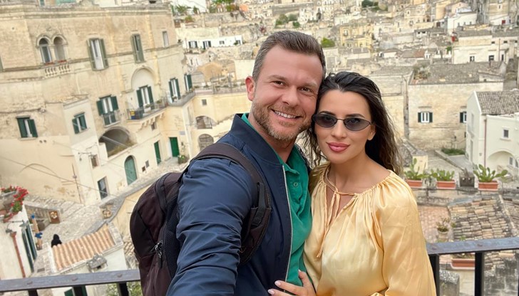 Актьорът показа годежния пръстен, който е поднесъл на любимата си Катрин Актьорът показа годежния пръстен, който е поднесъл на любимата си Катрин