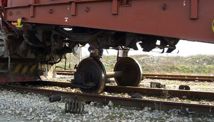 Излезли от релсите са пет вагона