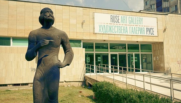 Фокусът на проекта е върху международното сътрудничество с артисти от Северна Македония