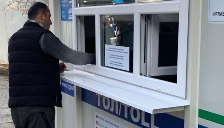 Според отговорния бивш ръководител в пътната агенция Олег Асенов, услугата е уникална и единствено избраната фирма може да я изпълни Според отговорния бивш ръководител в пътната агенция Олег Асенов, услугата е уникална и единствено избраната фирма може да я изпълни