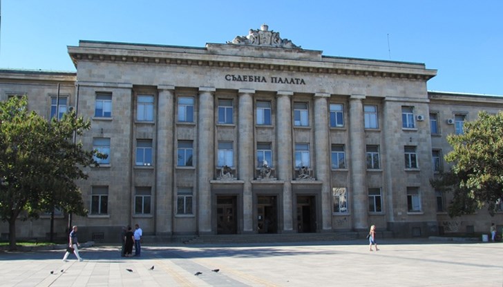 Обвиненията са за три телефонни измами на обща стойност 55 000 лева