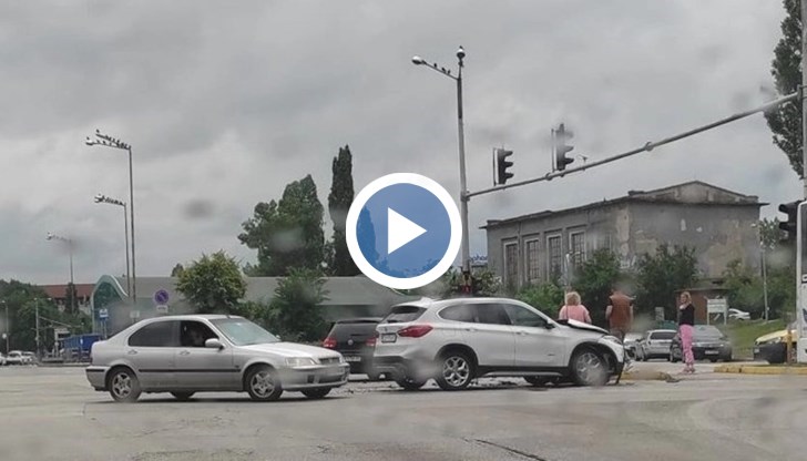 Инцидентът е станал на кръстовището на бул. „Г. М. Димитров“ и ул. „Драган Цанков“