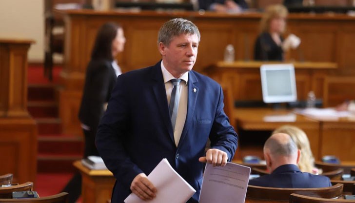 Николай Дренчев от „Възраждане“ е търсил среща с министър Николай Събев заради назначенията в гражданската авиация Николай Дренчев от „Възраждане“ е търсил среща с министър Николай Събев заради назначенията в гражданската авиация