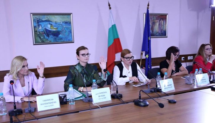 На 29-ти юни медийният регулатор не успя да избере нито един от осмината кандидати, допуснати до финалния етап от конкурса