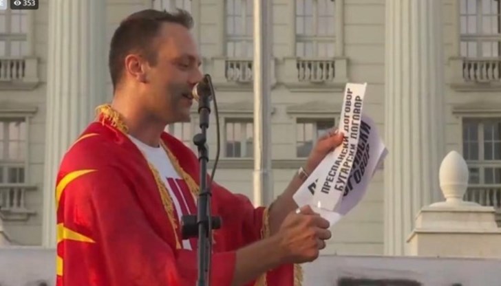 Според него те са равностойни на фашизъм