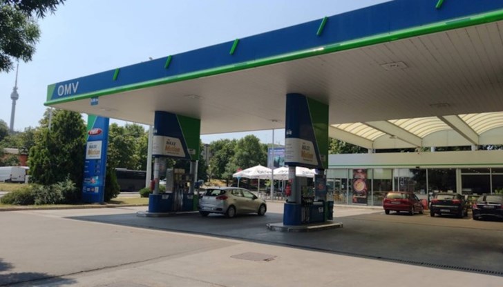 Всички чакат инструкции от централите си за начина на работа