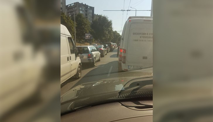 Новата организация на движението след затварянето на част от булевард "Христо Ботев" нагрява страстите на шофьорите