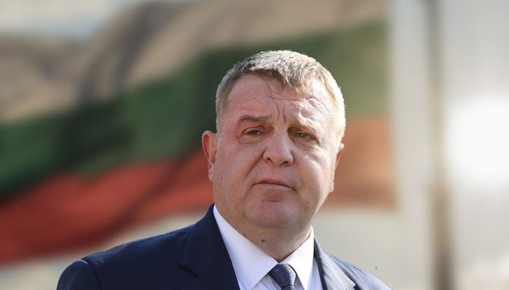 Гледам и се чудя един трикратен премиер на страната, с огромен политически опит – на какви унижения се подлага, и то с готовност, не изглежда да е насила