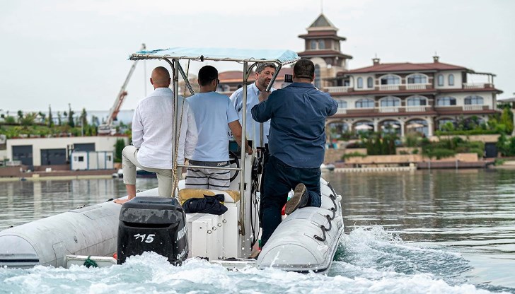 Две години след като акостирахме на Росенец, превзетият някога плаж е вече свободен