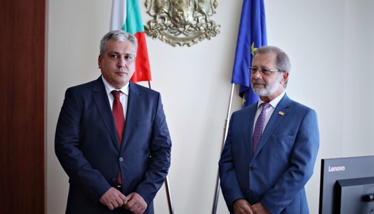 Атанас Атанасов пое поста от предшественика си Сергей Цветарски