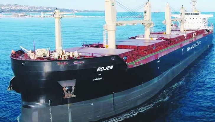 В момента се организира коридор и се почистват мините, очакванията са корабът да тръгне в близките дни В момента се организира коридор и се почистват мините, очакванията са корабът да тръгне в близките дни